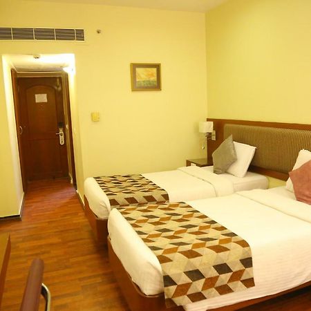 Royal Fort Hotel Visákhapatnam Kültér fotó
