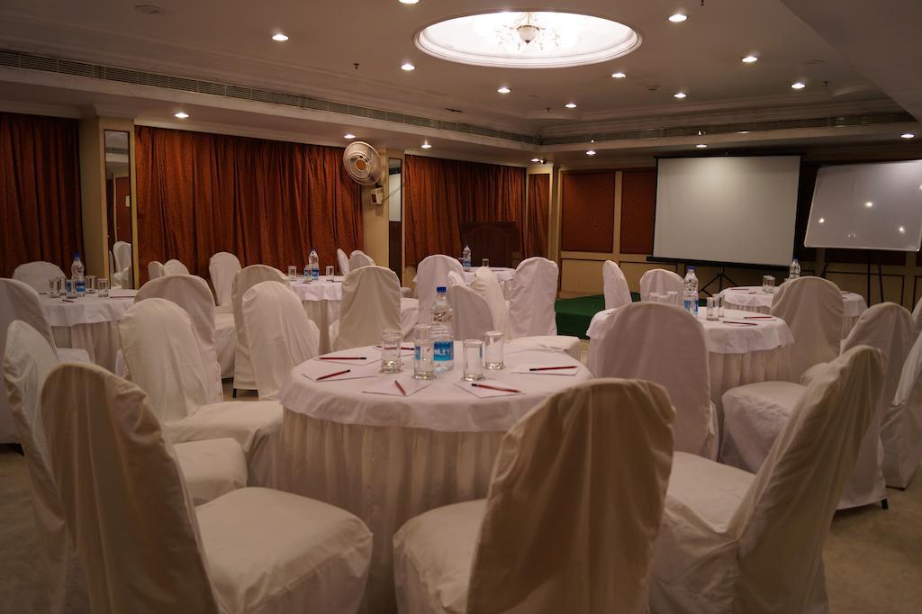 Royal Fort Hotel Visákhapatnam Kültér fotó
