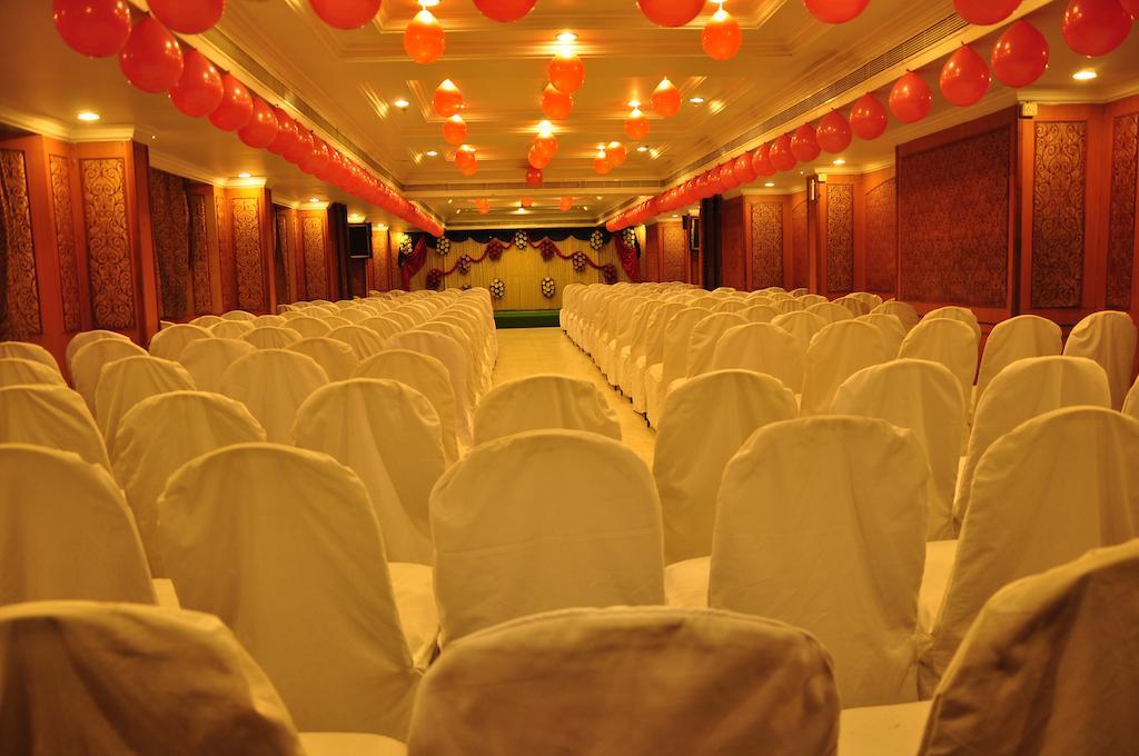 Royal Fort Hotel Visákhapatnam Kültér fotó