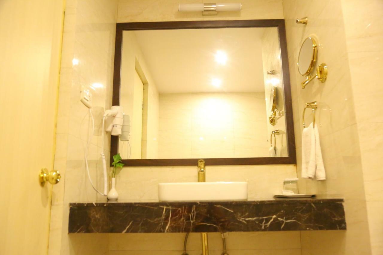Royal Fort Hotel Visákhapatnam Kültér fotó