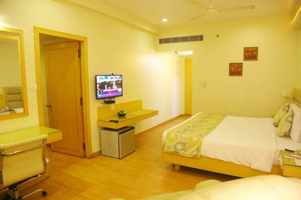 Royal Fort Hotel Visákhapatnam Kültér fotó