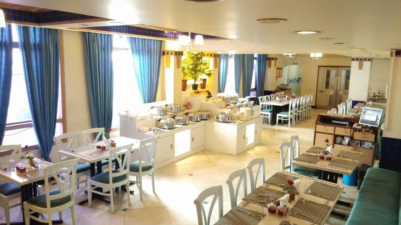 Royal Fort Hotel Visákhapatnam Kültér fotó